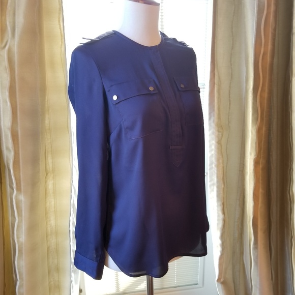 Gorgeous Ann Taylor Navy Blouse - Picture 3 of 5